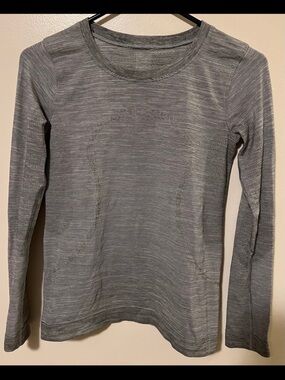 lululemon athletica Heathered Gray Long-Sleeve Seamless Top